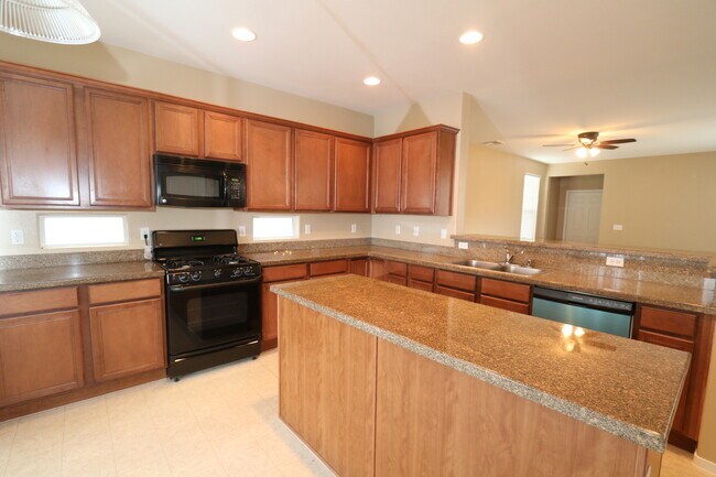 Foto del edificio - Beautiful Spacious 4 Bedroom Home!