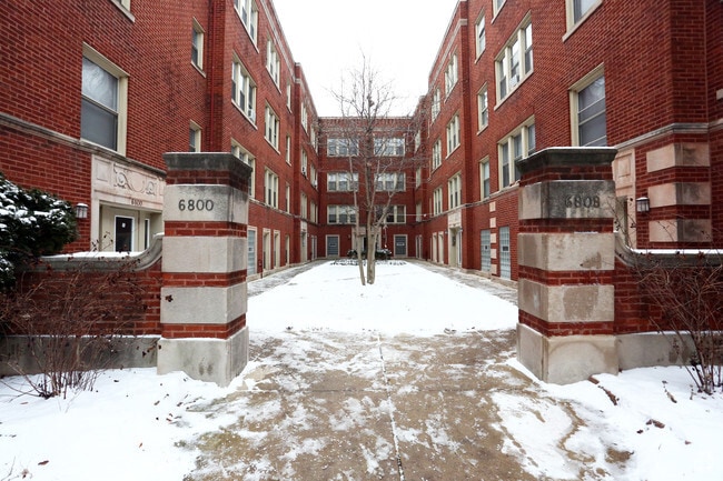 Wolcott Corners - 6800 N Wolcott Ave