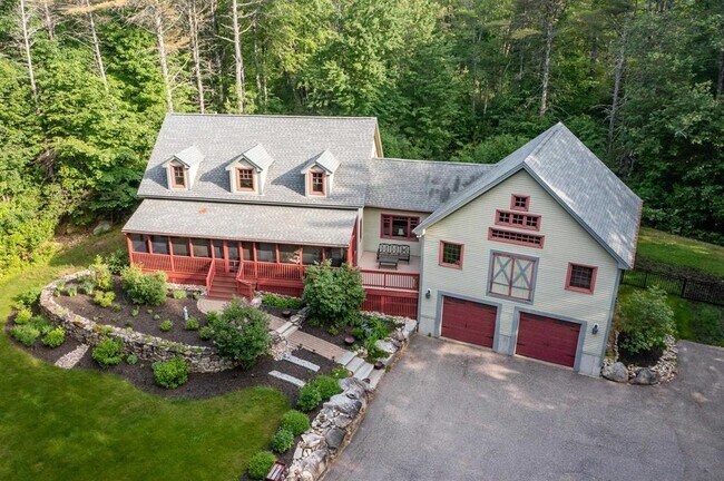 Foto del edificio - 34 Mirror Lake Dr