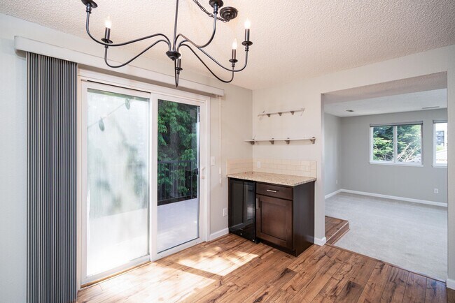 Foto del edificio - Charming 2bed/2bath Condo in Prime Kirklan...