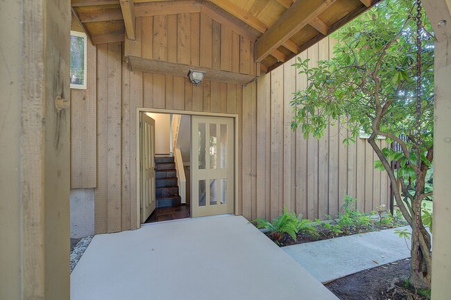 Building Photo - 3bd/1.5ba Kirkland Condo