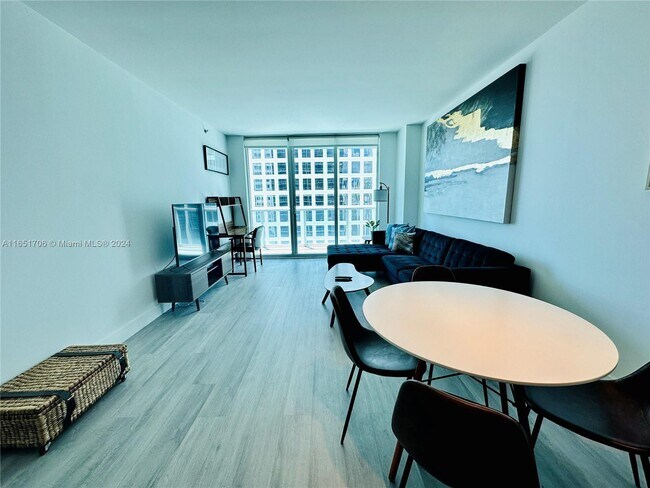 Building Photo - 500 Brickell Ave
