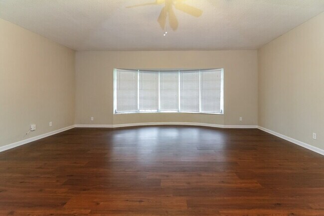 Foto del edificio - 3870 NW 103rd Ave