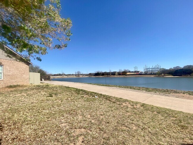 Foto del edificio - 2 Bed 2 Bath Town Home Available