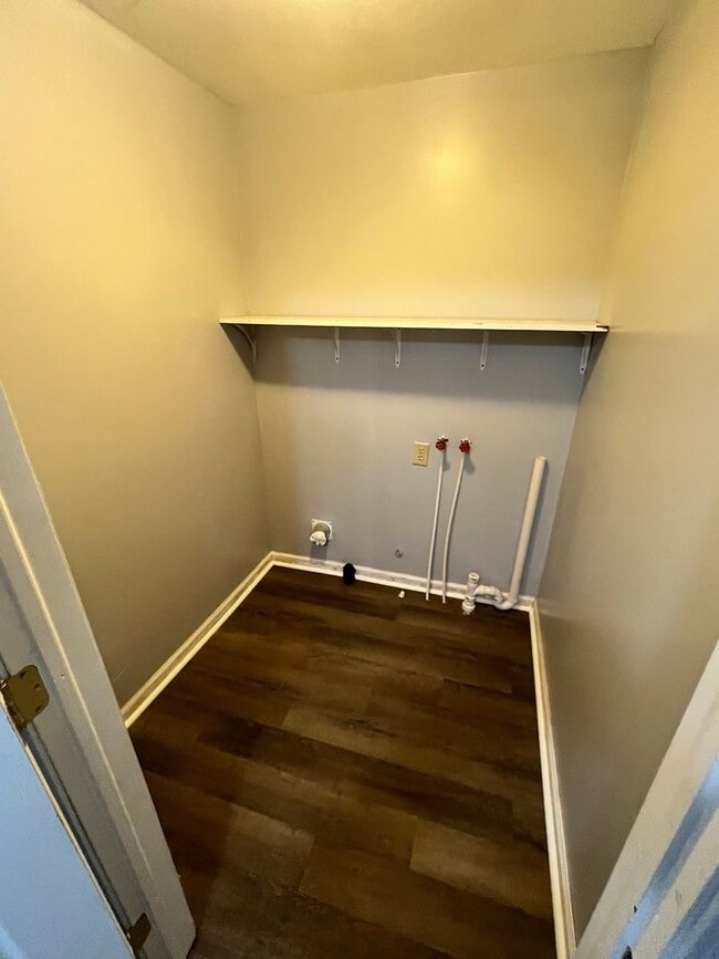 Building Photo - Charming 3 Bedroom 1 Bathroom House