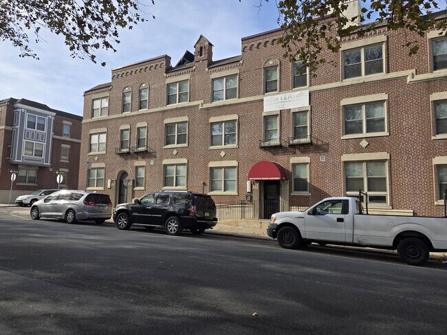 Building Photo - 516 N 52nd St