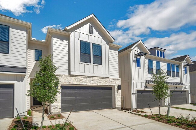 Foto del edificio - FOUR WEEKS FREE!!!  Brand New Modern Townh...