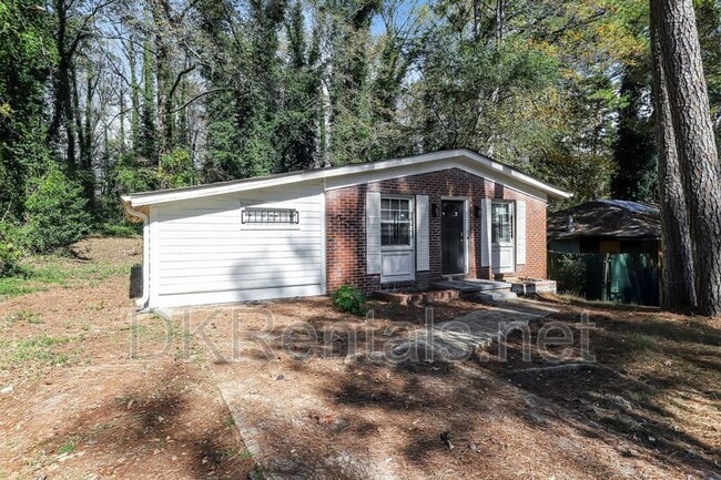 Building Photo - 210 Oak Dr SE