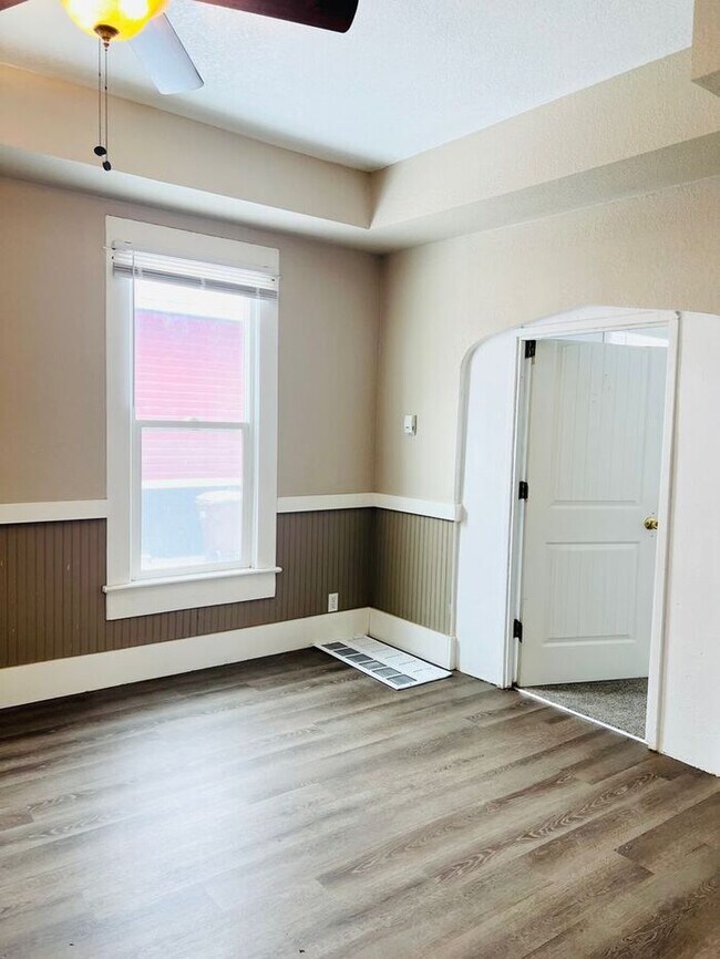 Foto del edificio - 4 bedroom, 2 Bath Duplex with 1 car detached garage Close to Downtown Greeley, CO