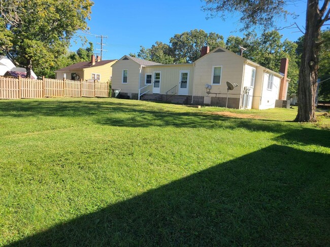 Building Photo - Clarksville Duplexes