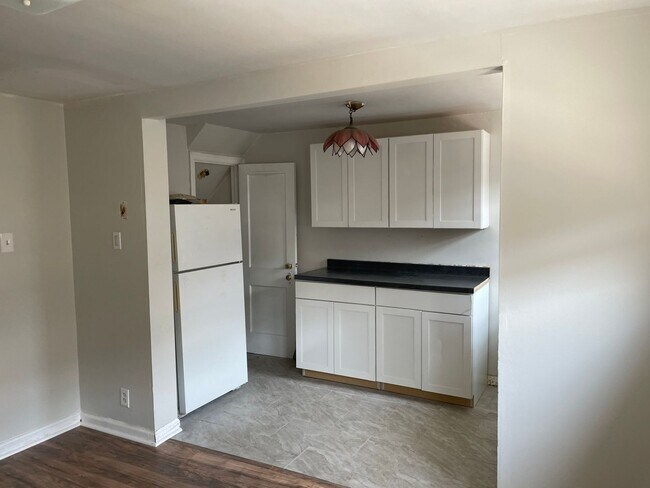 Foto del edificio - Charming 3-Bedroom Home in Tacony Available Now!