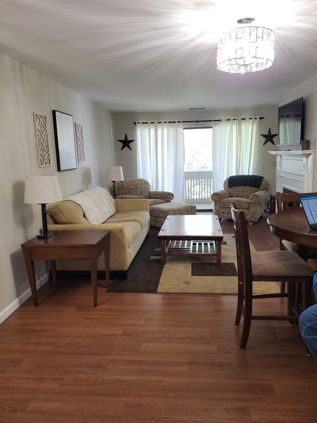 Building Photo - 950 E Rue de la Banque