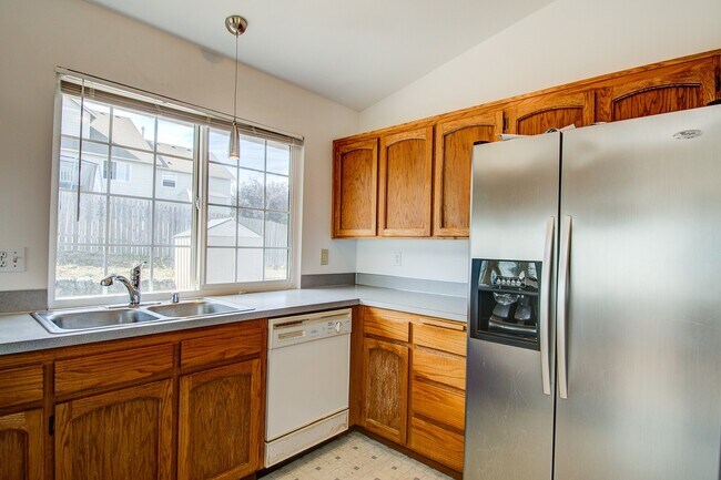 Foto del edificio - 3 Bed 2 Bath off Fort Nugent Road.