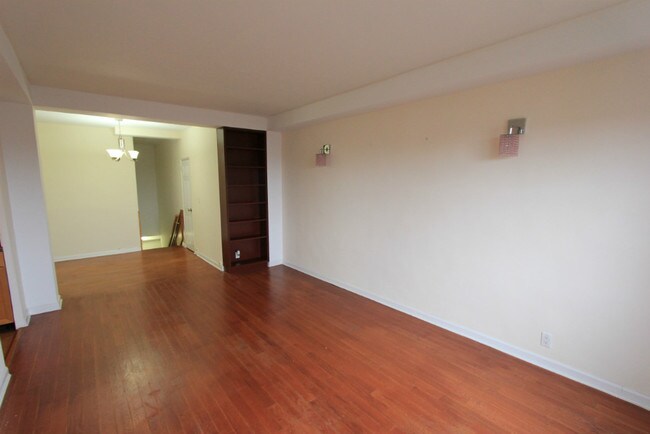 Building Photo - 9972 66th Rd