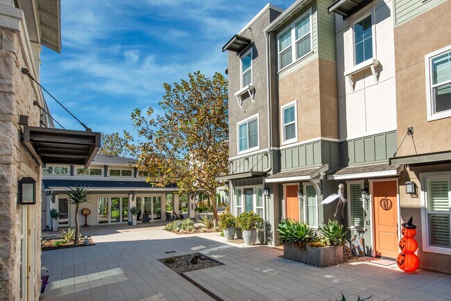 Building Photo - Exceptional 4 bed/3.5 new construction Hom...
