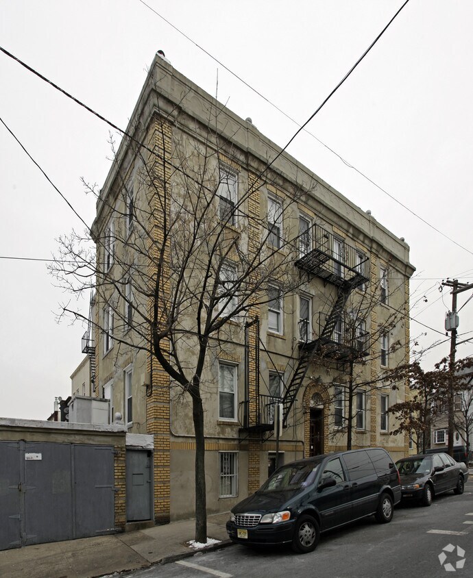 Foto del edificio - 1701 Central Ave