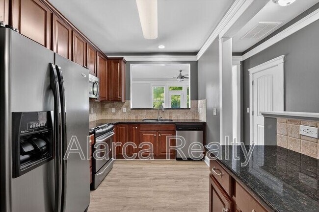 Foto del edificio - 330 Davidson Gateway Dr