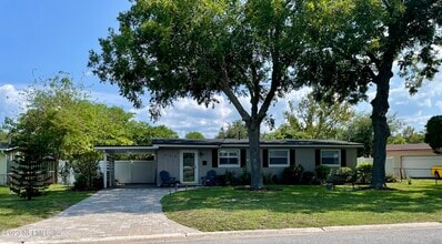 Building Photo - 780 Redfin Dr