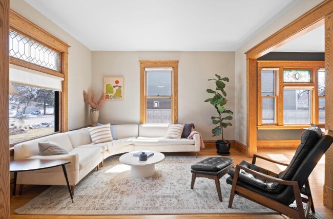 Building Photo - 4444 Xerxes Ave S