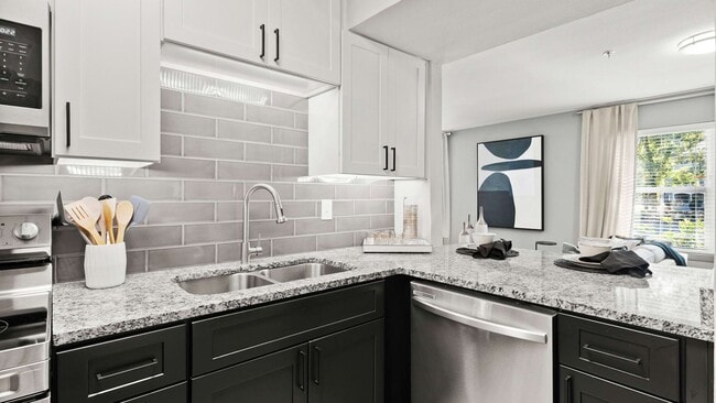 Building Photo - z-121825-Cortland Windward