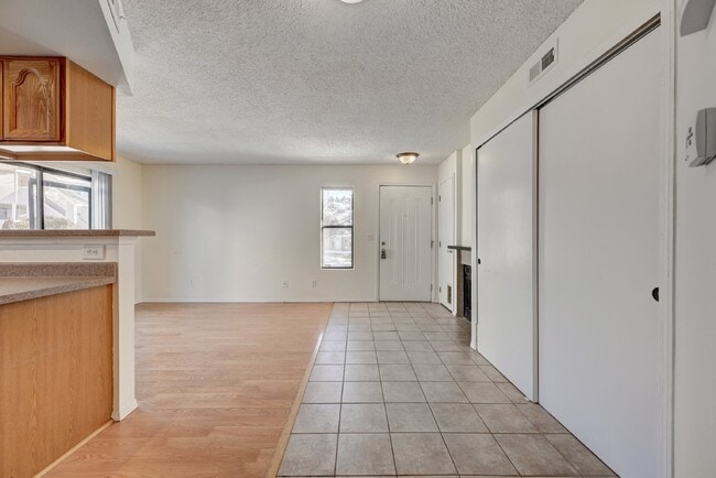 Building Photo - $1,220.00 - 1 Bed, 1 Bath, Condo in Thornt...