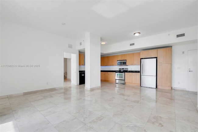 Foto del edificio - 1350 NW 8th Ct