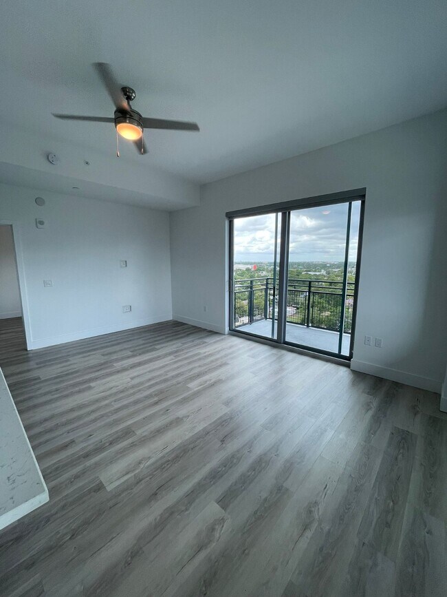 Foto del edificio - 147 NW 32nd St