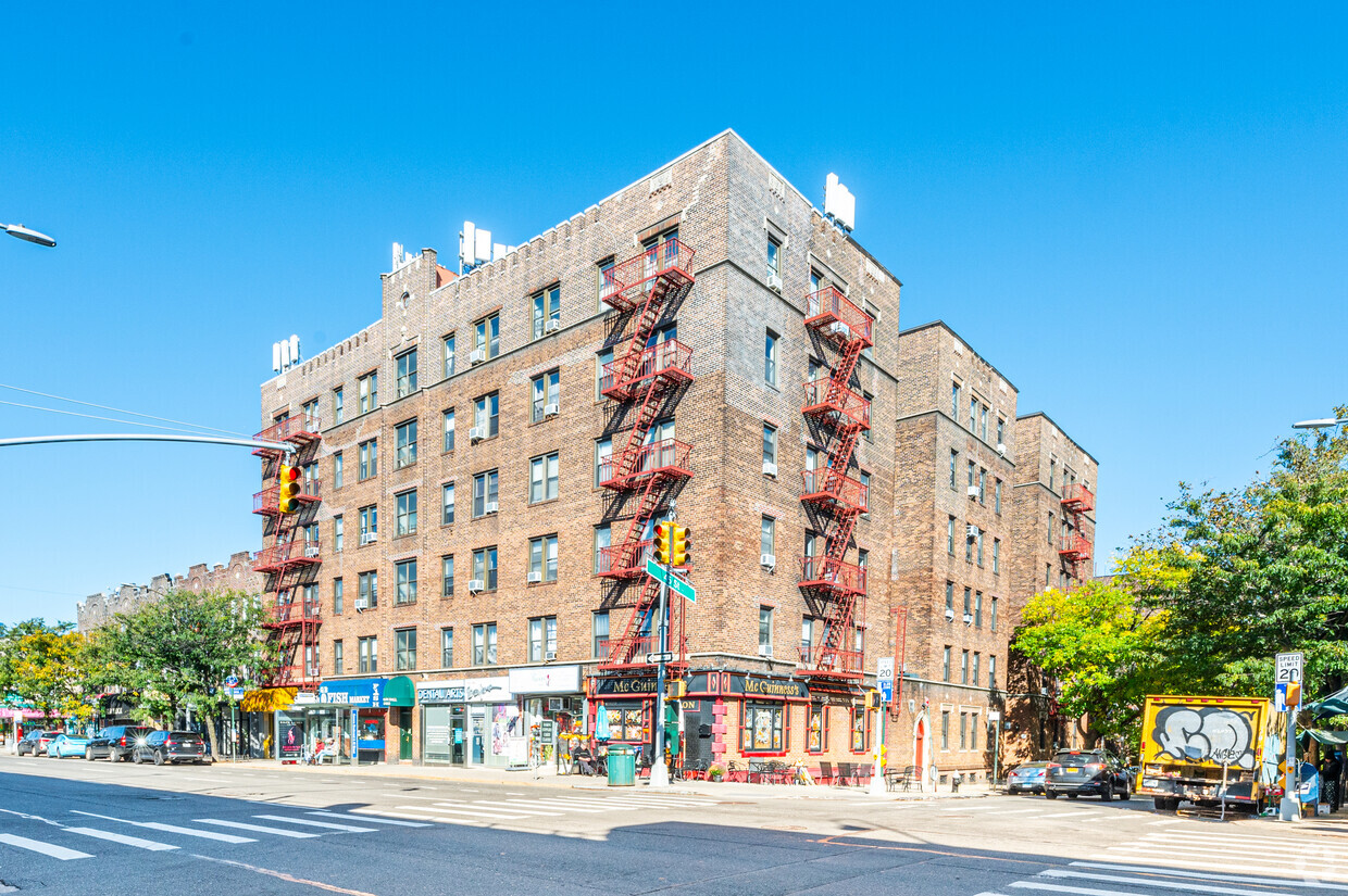 Foto principal - 4411-4419 Queens Blvd