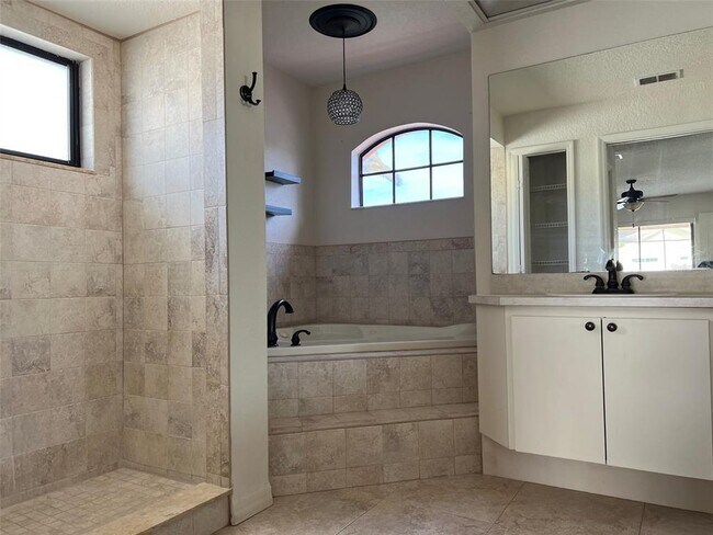 Building Photo - 1061 Archway Dr