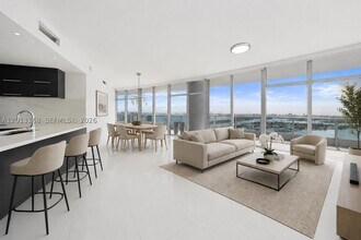 Building Photo - 900 Biscayne Blvd