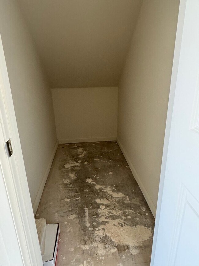 Building Photo - 3 bedroom 2.5 bath duplex in Newcastle