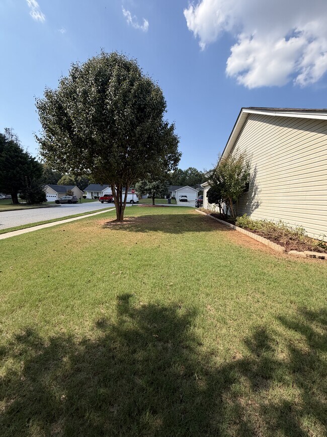 Foto del edificio - 490 Amelia Grove Ln