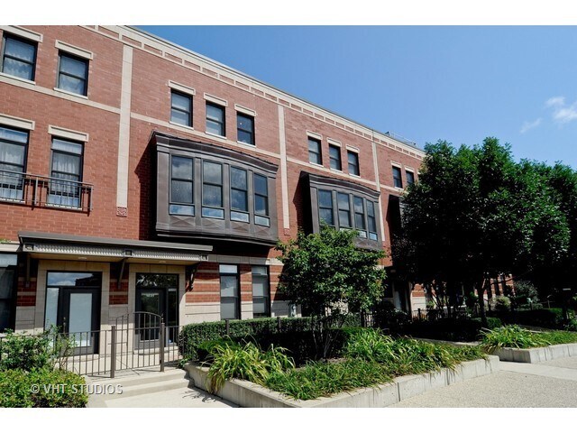 Primary Photo - 1031 N Riverwalk St