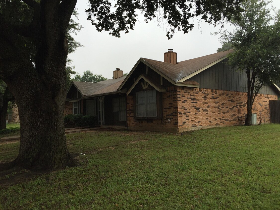 408 Bluegrass Ln, Euless, TX 76039 Townhome Rentals in Euless TX