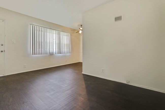Building Photo - 2850 S Sepulveda Blvd