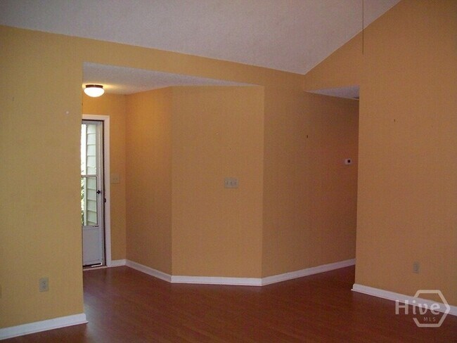 Foto del edificio - 141 Wakefield Dr