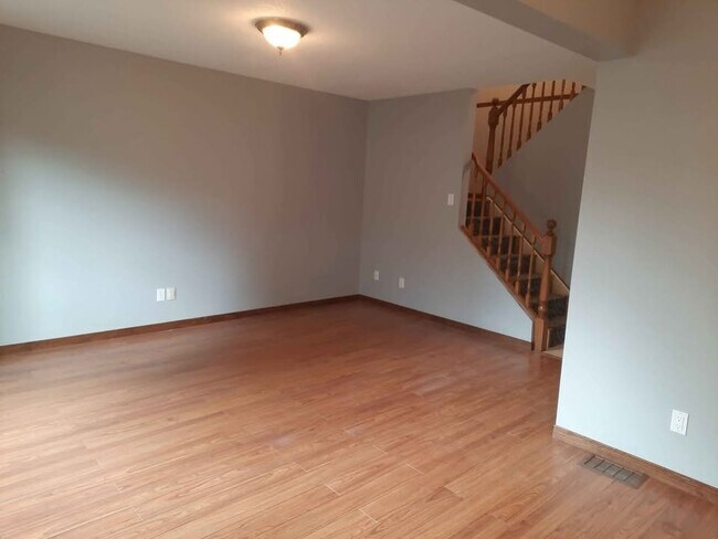 Salon - 276 Christopher Dr