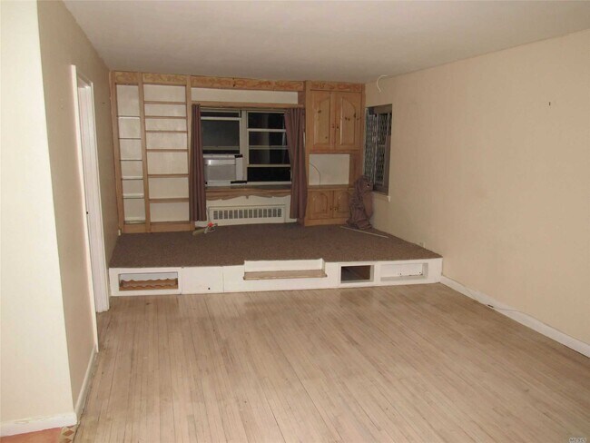 Building Photo - 75-02 Austin St