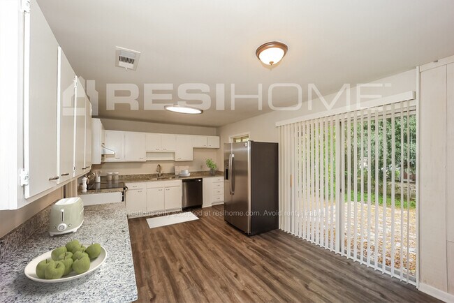 Building Photo - 6790 Gillis Ct