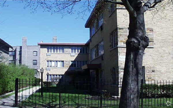 Primary Photo - 2048 W Chase Ave