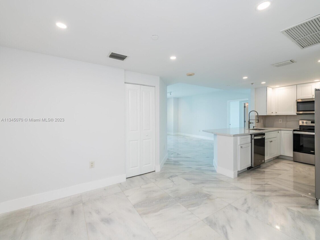 Primary Photo - 1250 S Miami Ave