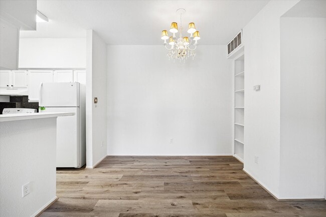 Building Photo - 2425 Augusta Dr