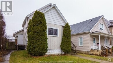 Building Photo - 329 Pierre Ave