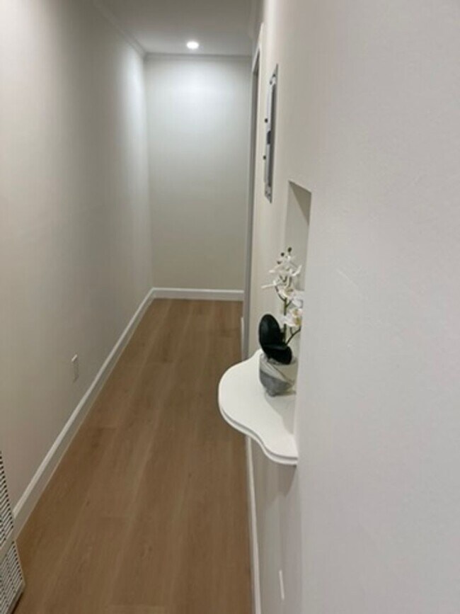 Foto del edificio - Available Now!