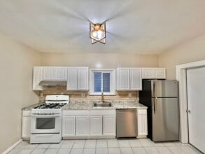 Building Photo - 700 Hudson Ave