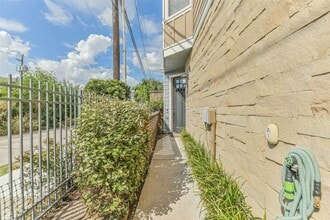 Building Photo - 737 Dorothy St
