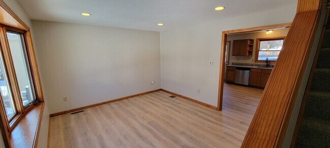 Building Photo - 122 Methuen St