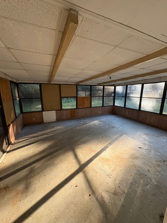 Foto del edificio - 1542 Midway St