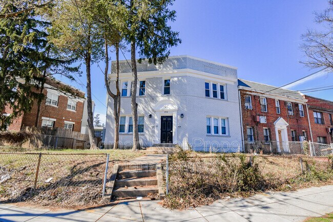 Foto del edificio - 4714 New Hampshire Ave NW