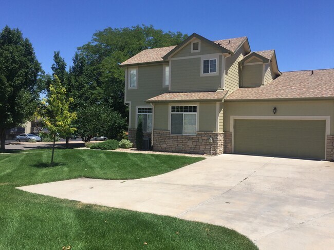 Townhome for rent - 4500 E Louisiana Ave